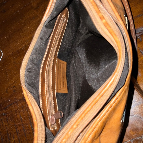 Western Heritage Studded Leather Handbag around Flag - Picture 5 of 10